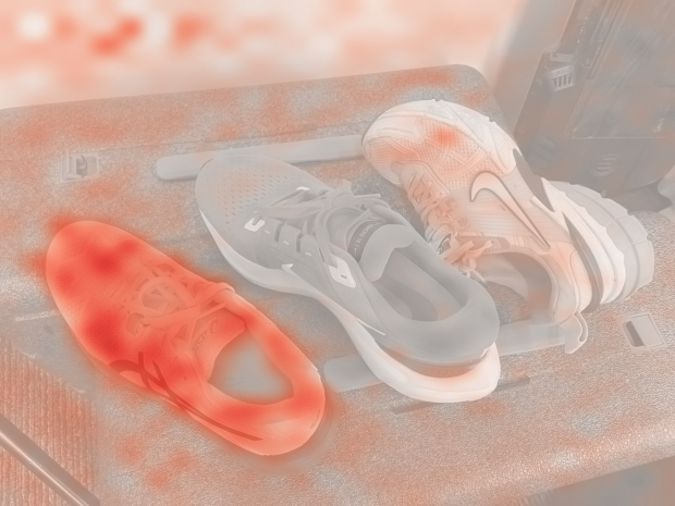 Heatmap for tennis shoes reference over the multi-object shoe scene